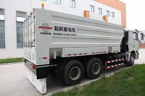瀝青水泥撒布車(chē)使用在哪些場(chǎng)所？